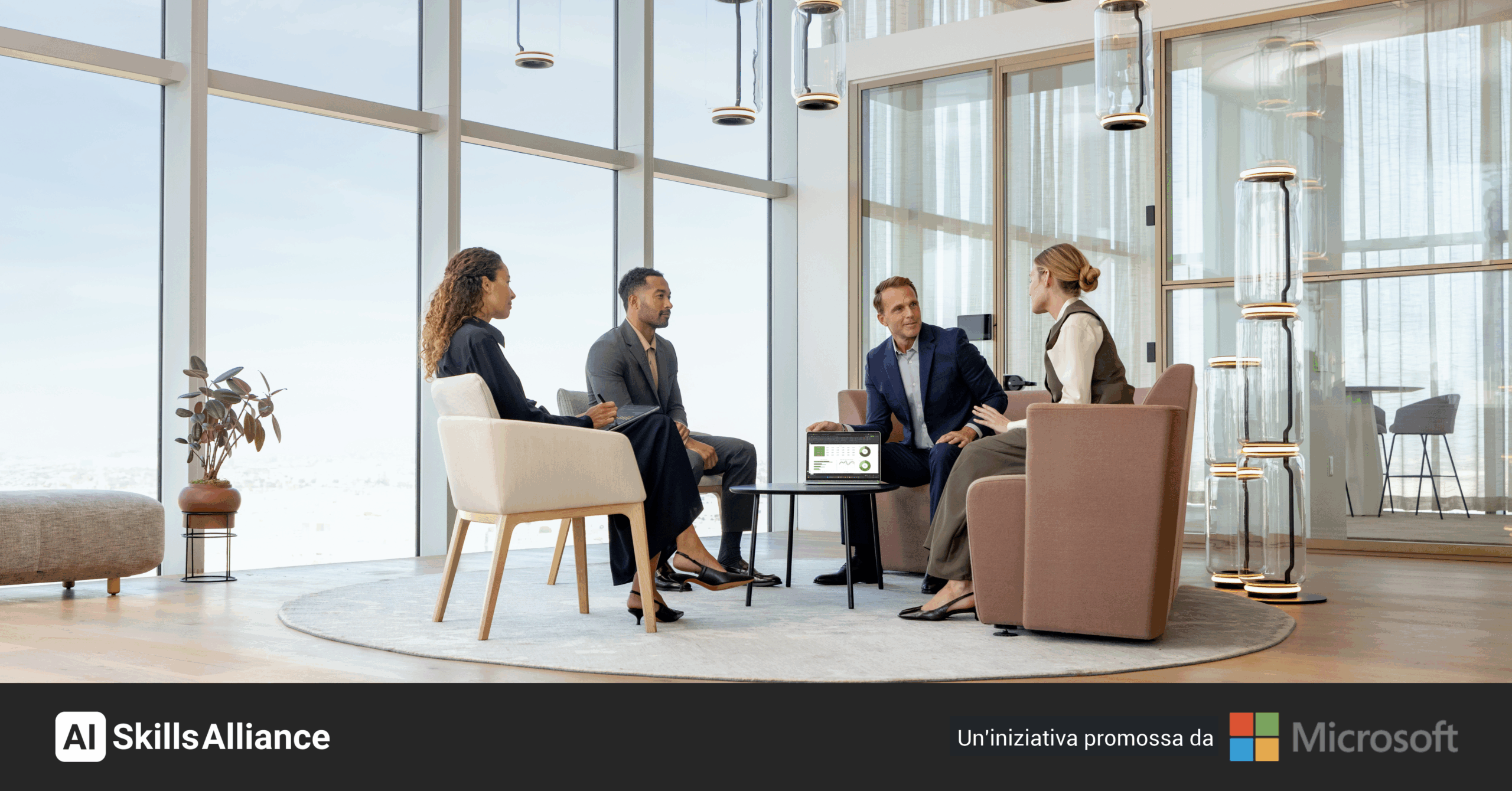 Riunione-landscape Sala aziendale con 4 persone disposte a cerchio